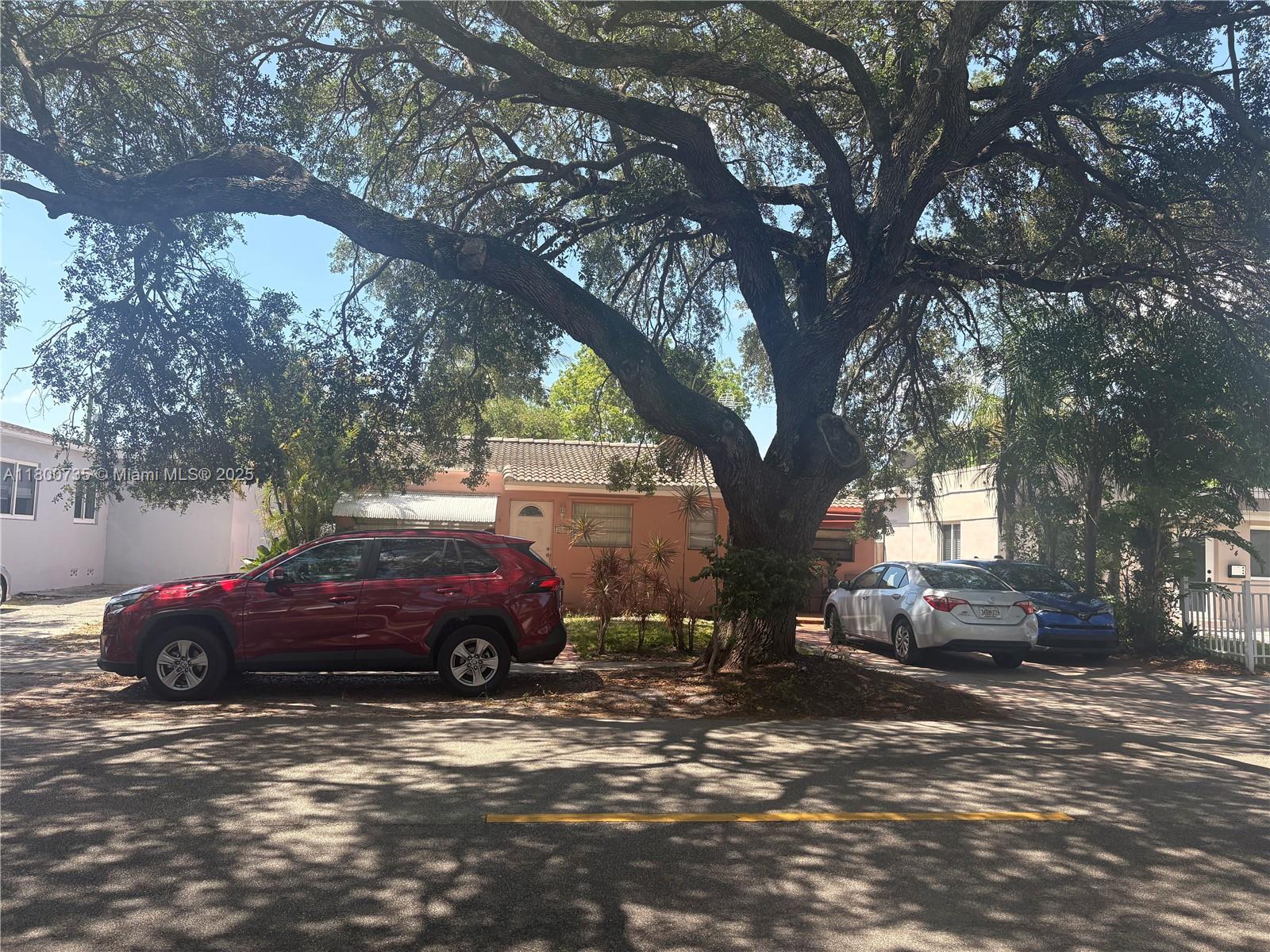 f3b61b38-5020 2530 Washington St, Hollywood FL 33020 — #A11800735