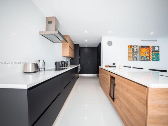 5600 Collins Ave # 14K, Miami Beach FL 33140 — #A11801027