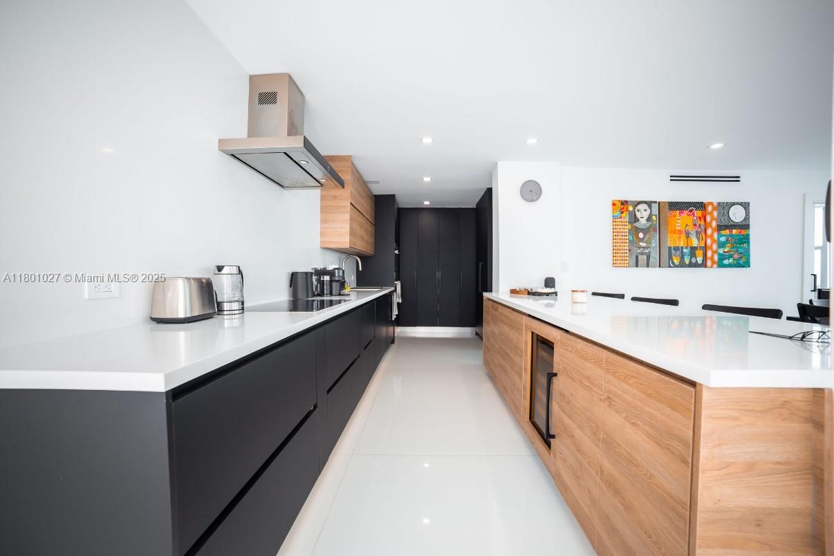 f3b61b38-5028 5600 Collins Ave # 14K, Miami Beach FL 33140 — #A11801027