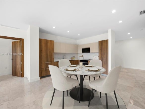 701 Valencia Ave # 401, Coral Gables FL 33134 — #A11801339