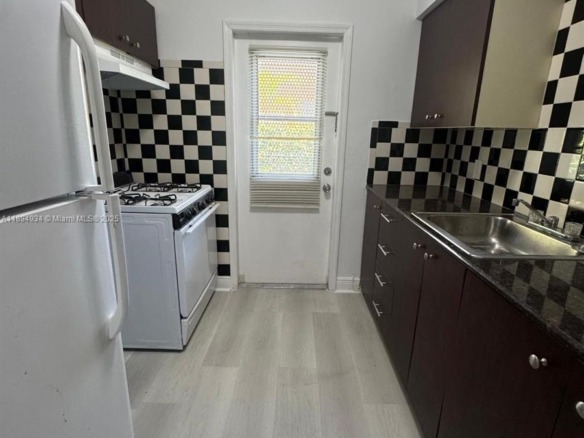 605 77th St, Miami Beach FL 33141 — #A11894934
