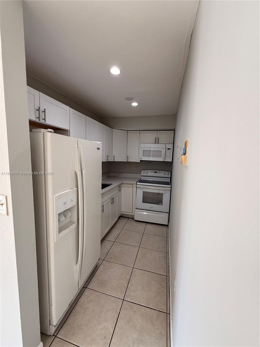 f3b61b38-5208 4705 NW 7th St # 7, Miami FL 33126 — #A11808927
