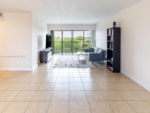9110 Fontainebleau Blvd # 502, Miami FL 33172 — #A11810078