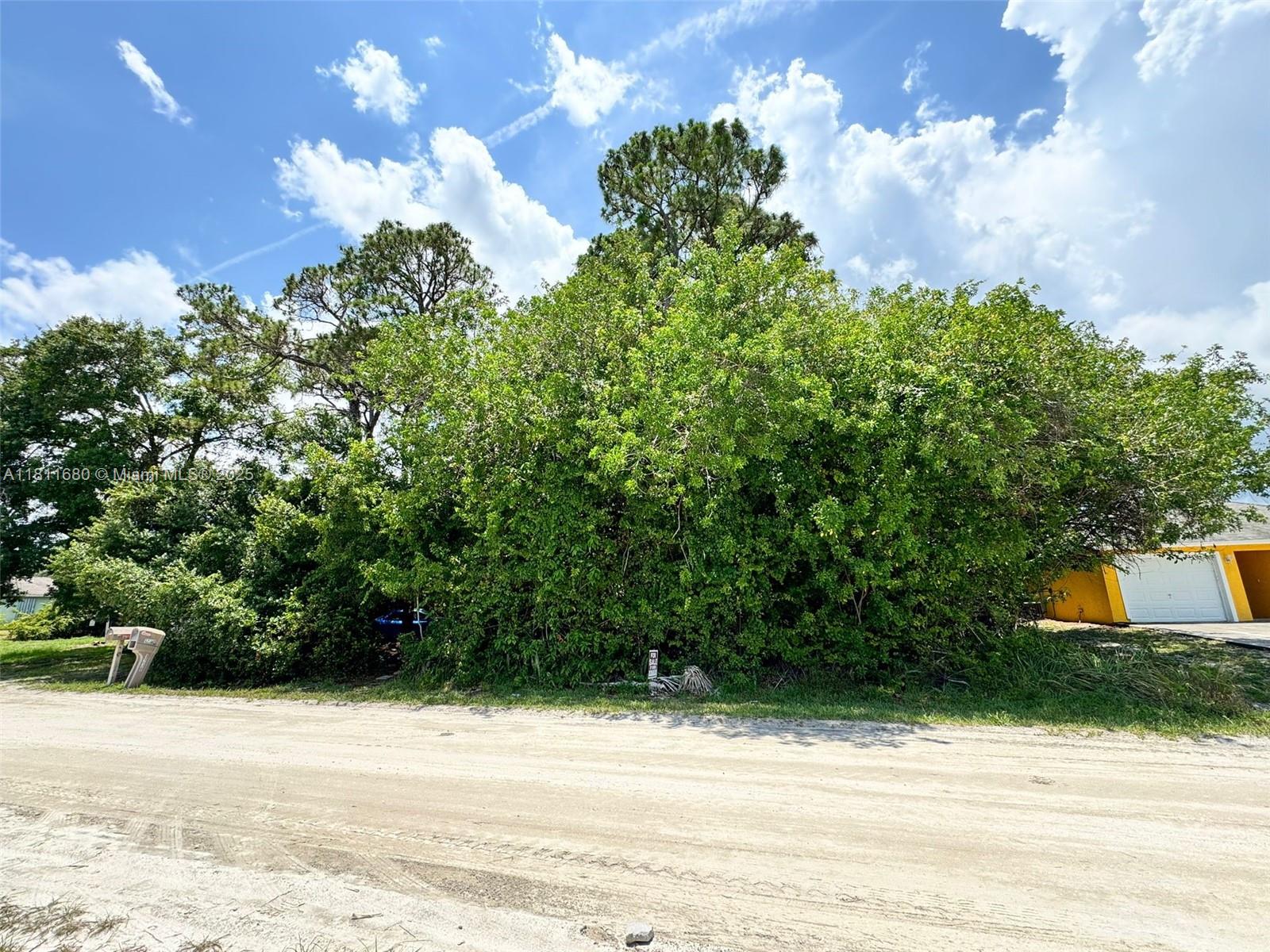 f3b61b38-5279 1225 SW 12th Ct SW, Vero Beach FL 32962 — #A11811680