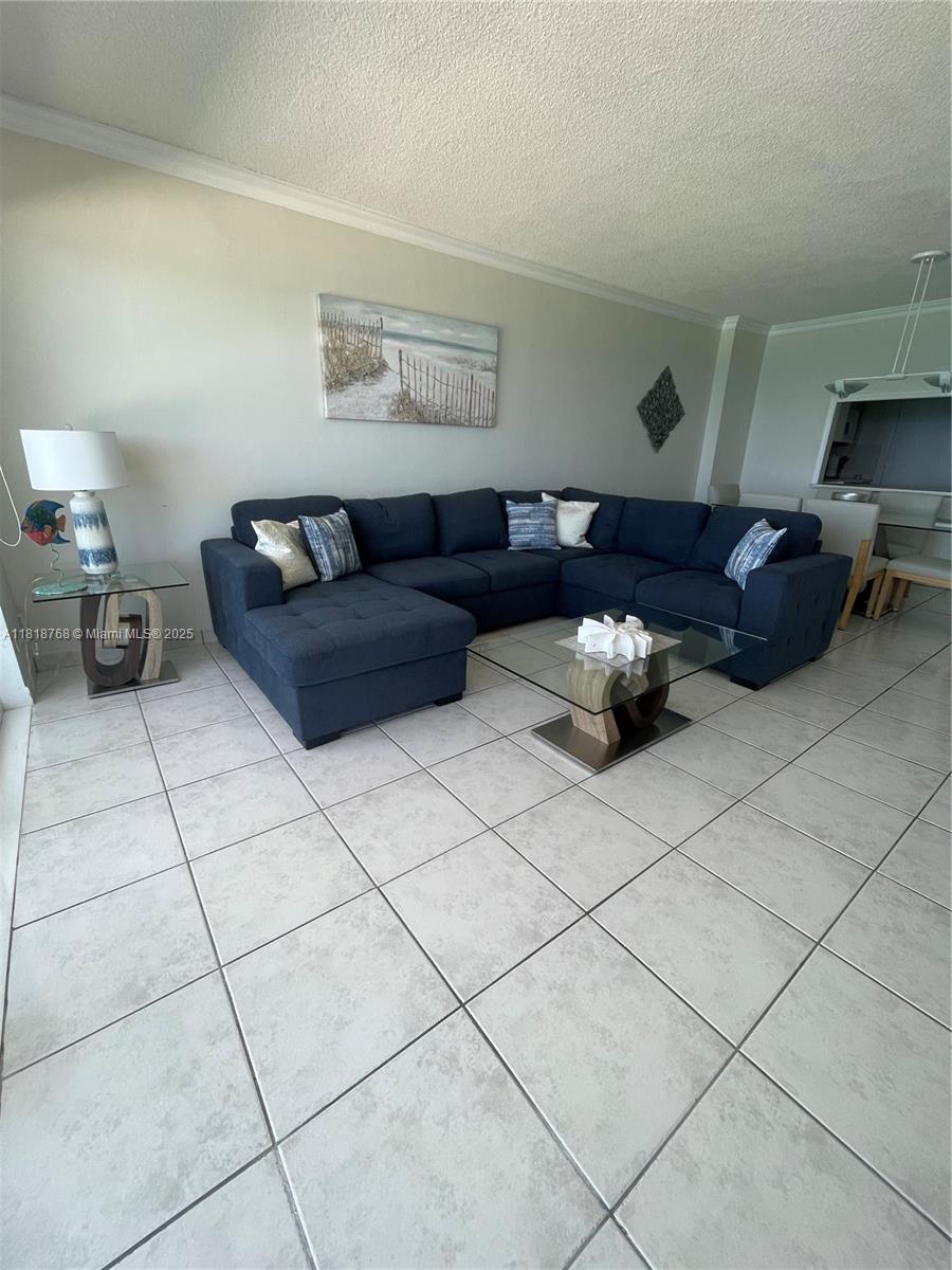 f3b61b38-5422 5601 Collins # 1210, Miami Beach FL 33140 — #A11818768