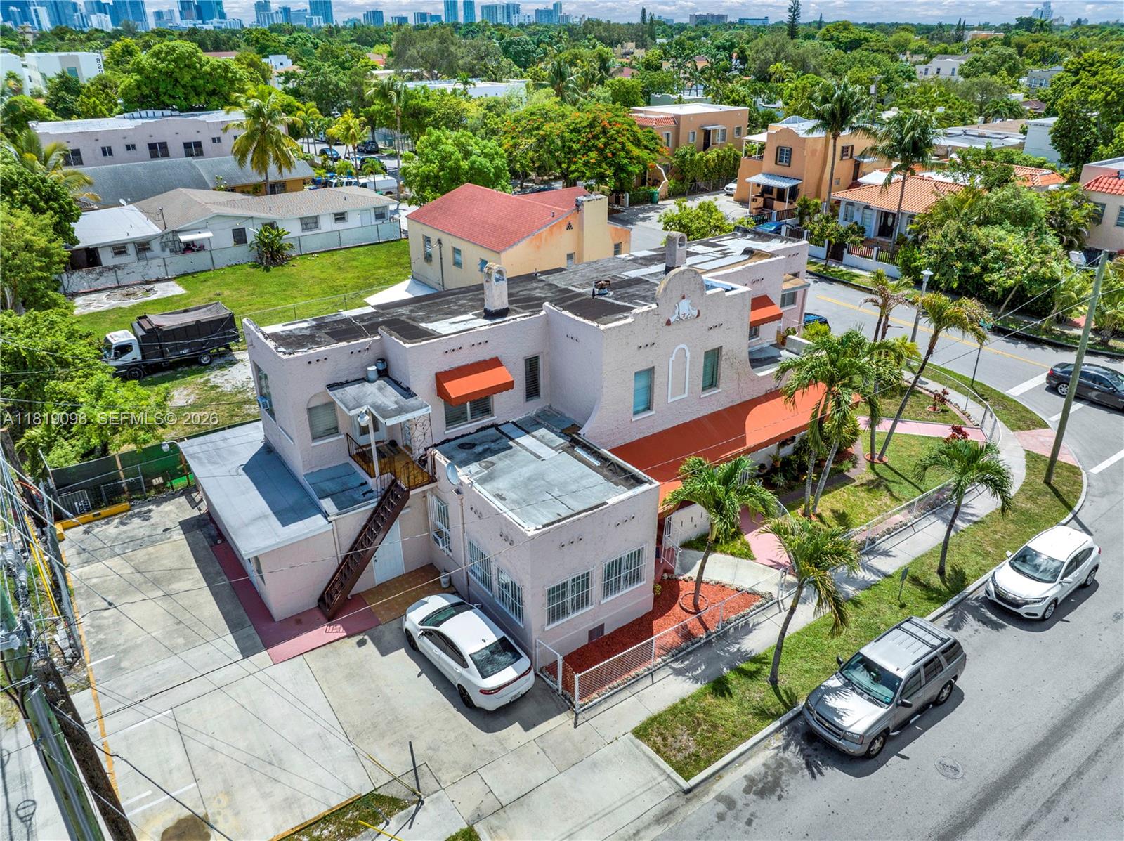 f3b61b38-5432 829 SW 19th Ave, Miami FL 33135 — #A11819098