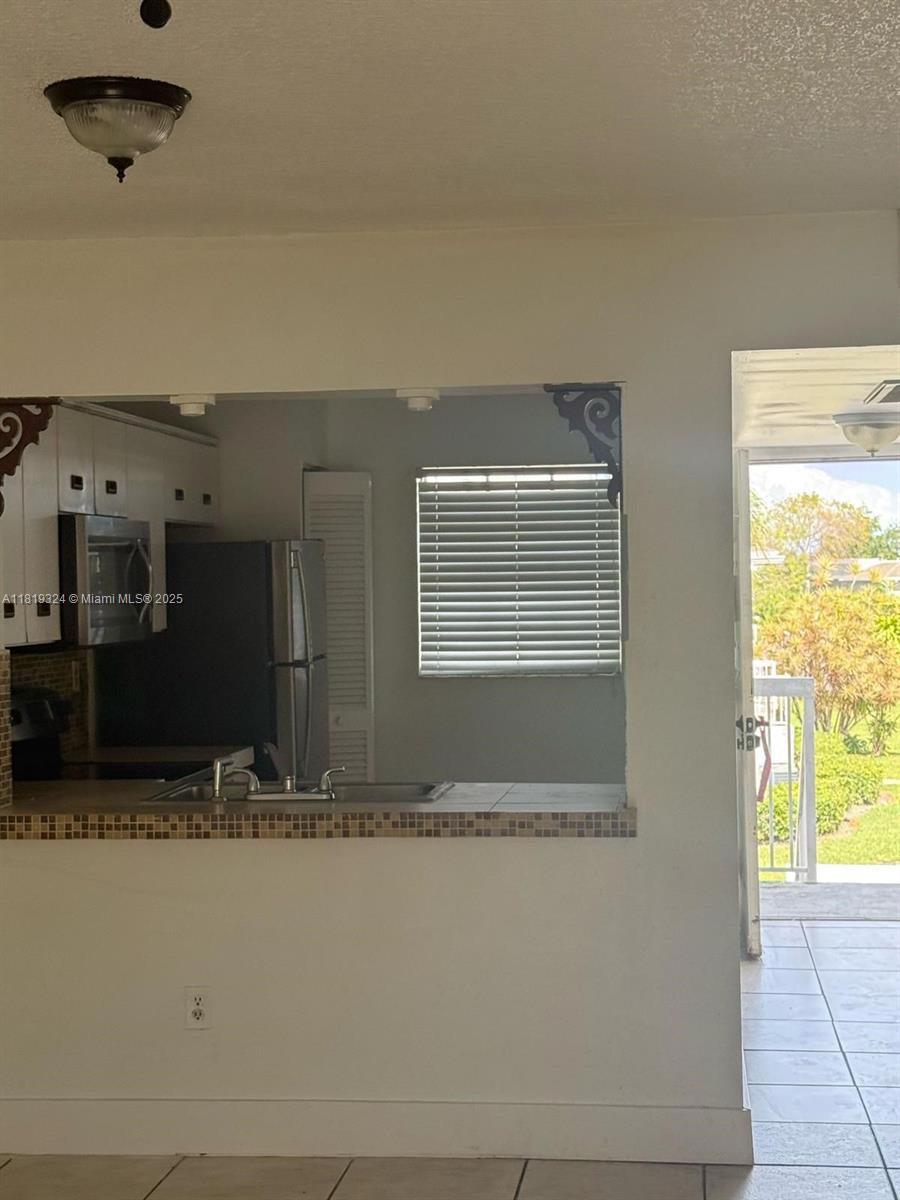 f3b61b38-5437 438 NE 210th Cir Ter # 4B, Miami FL 33179 — #A11819324