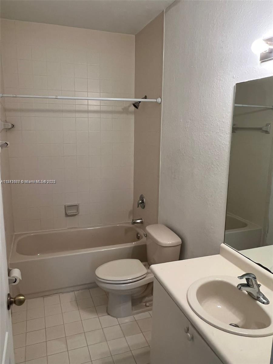 f3b61b38-548 1666 SE 27th Ct # 208, Homestead FL 33035 — #A11841087