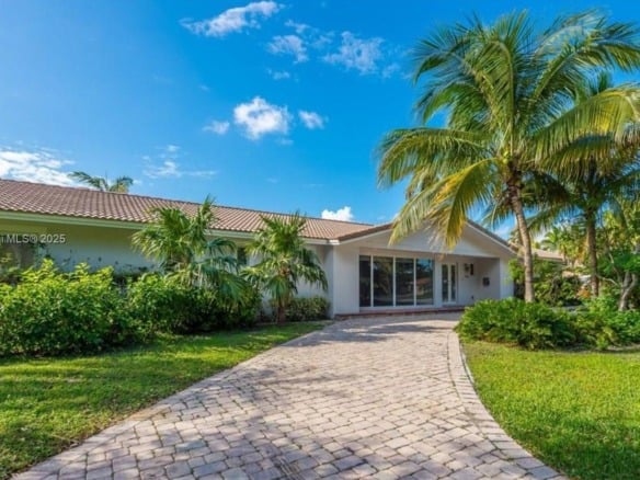 900 Diplomat Pkwy, Hollywood FL 33019 — #A11823034