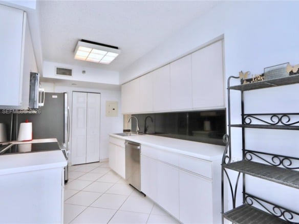 3530 Mystic Pointe Dr # 506, Aventura FL 33180 — #A11824603