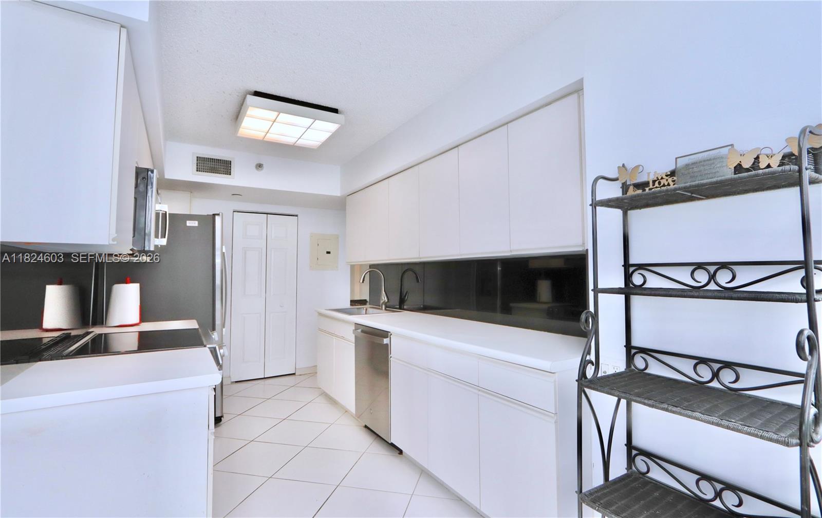 3530 Mystic Pointe Dr # 506, Aventura FL 33180 — #A11824603