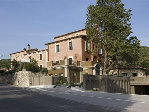 HOTEL FOR SALE UMBRIA ITALY, 0 — #A11827861