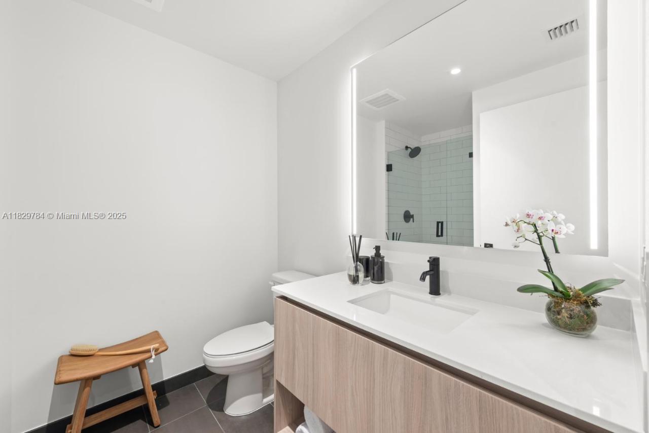 f3b61b38-5691 398 NE 5th St # 4207, Miami FL 33132 — #A11829784