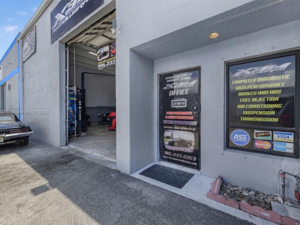 Mechanic Shop For Sale Near Tamiami Airport, Kendall FL 33186 — #A11832597