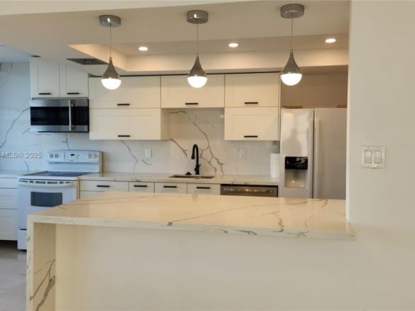 18051 Biscayne Blvd # 1705, Aventura FL 33160 — #A11833539