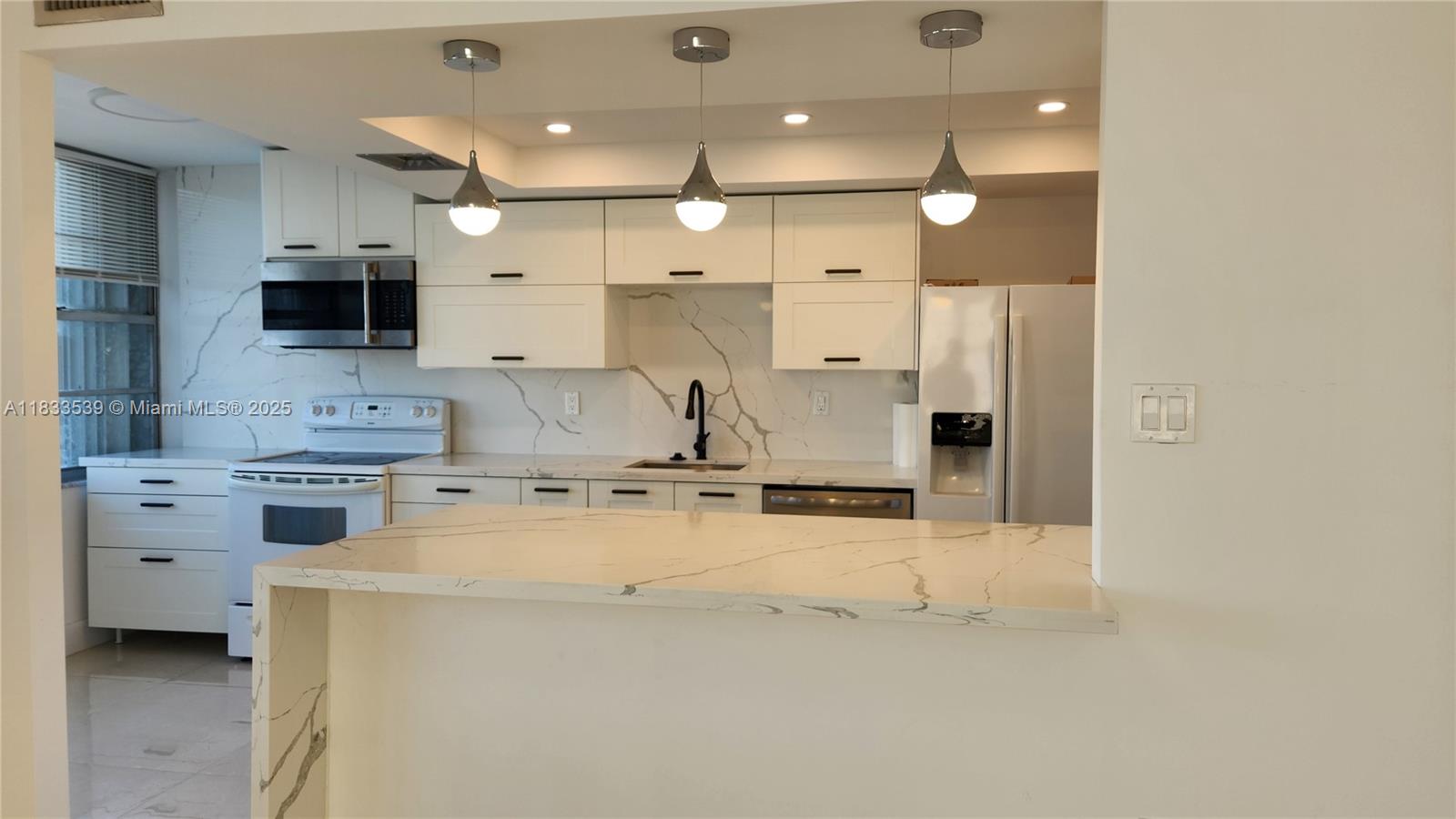 f3b61b38-5810 18051 Biscayne Blvd # 1705, Aventura FL 33160 — #A11833539