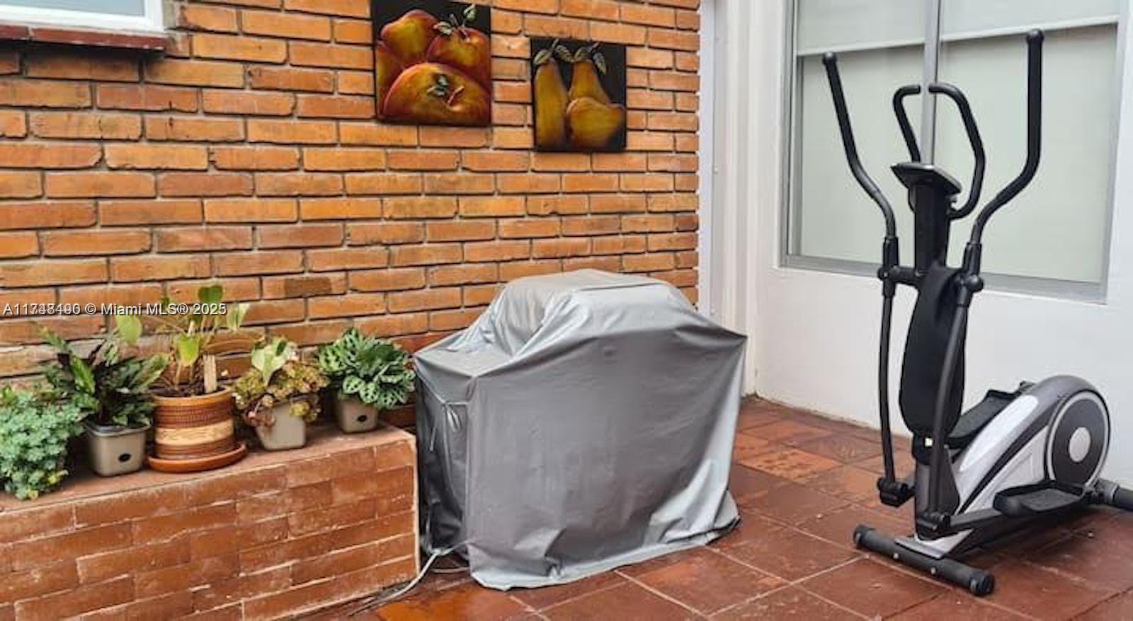 f3b61b38-586 cra 71 PONTEVEDRA, C 111121 — #A11748490