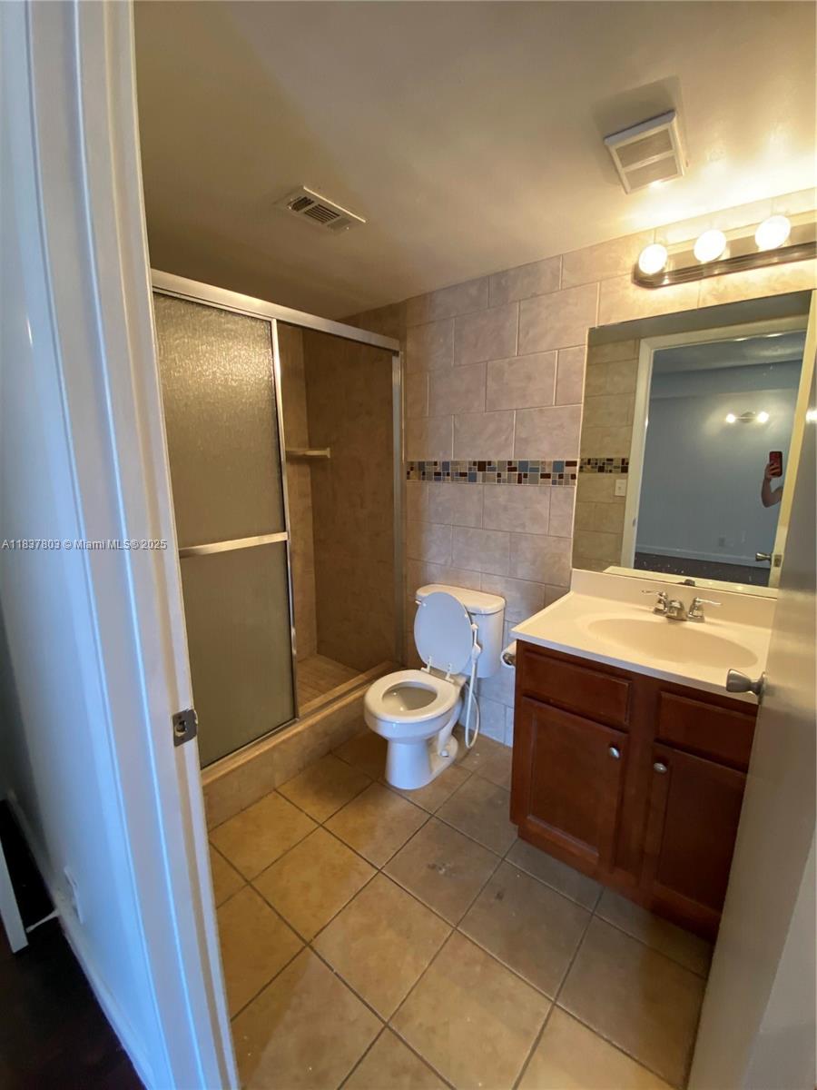 f3b61b38-5923 7640 Westwood Dr # 406, Tamarac FL 33321 — #A11837803