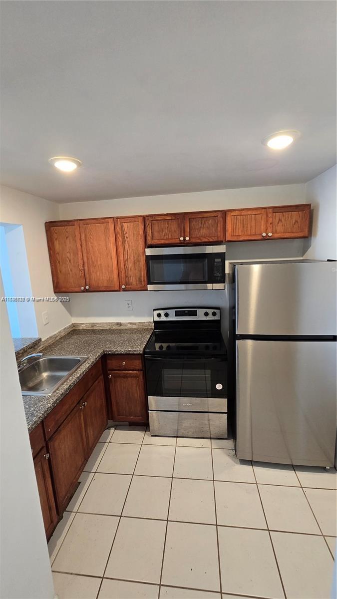 f3b61b38-5946 498 NW 165th St Rd # 407, Miami FL 33169 — #A11838732