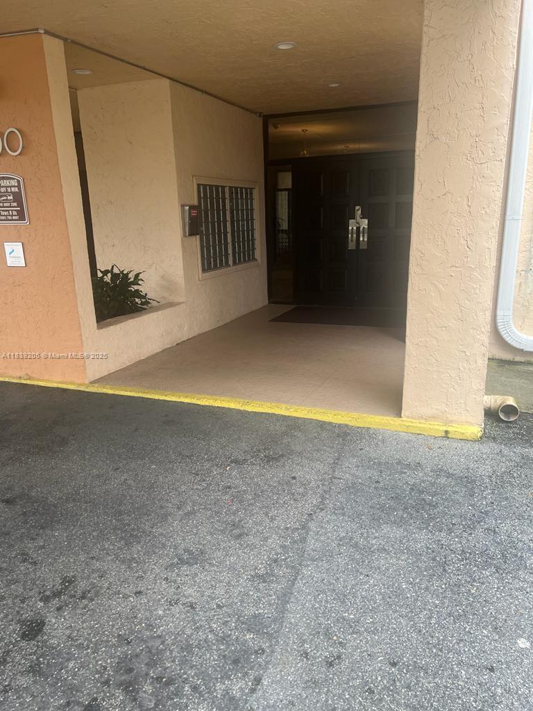 f3b61b38-5959 500 Executive Center Dr # 2G, West Palm Beach FL 33401 — #A11839205