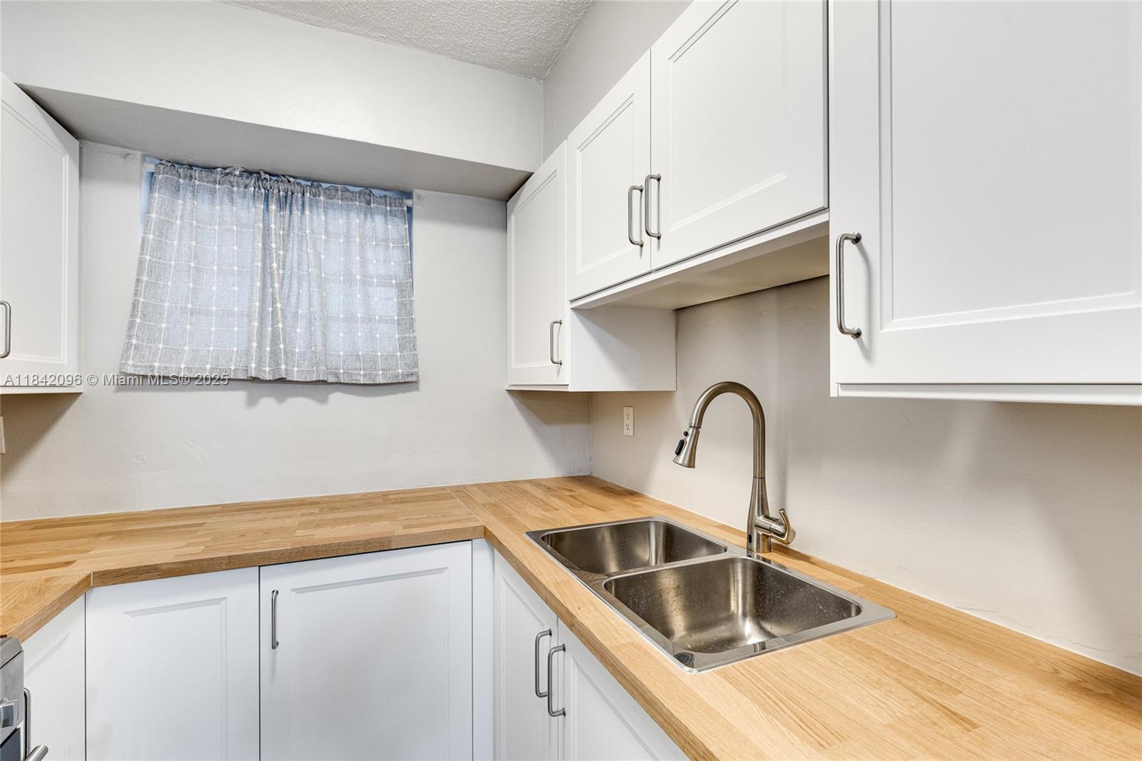 f3b61b38-6053 2465 SW 18th Avenue # 3208, Miami FL 33145 — #A11842096