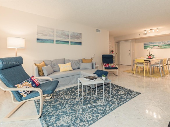 19801 E Country Club Dr # 4303, Aventura FL 33180 — #A11842632