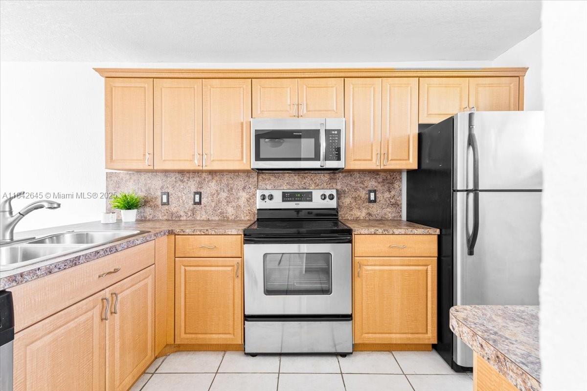 f3b61b38-6076 110 Lake Emerald Dr # 403, Oakland Park FL 33309 — #A11842645