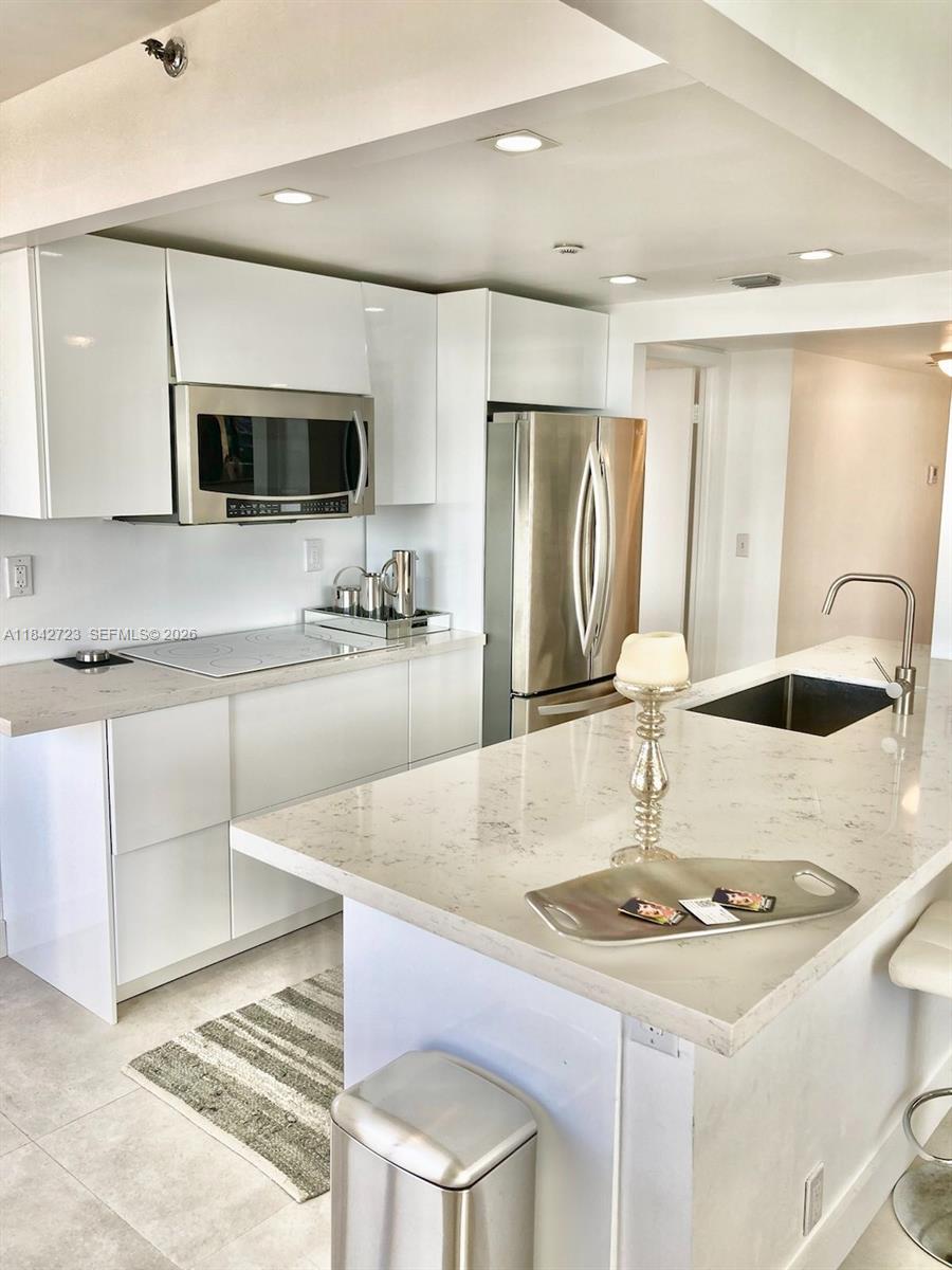 f3b61b38-6079 2555 Collins Ave, Miami Beach FL 33140 — #A11842723