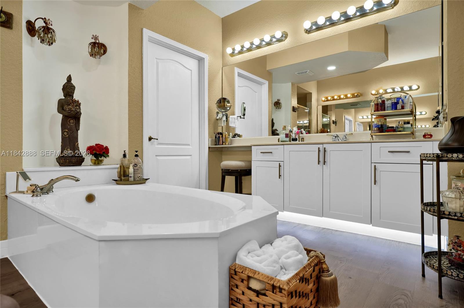 f3b61b38-6085 10720 NW 66th St # 205, Doral FL 33178 — #A11842888