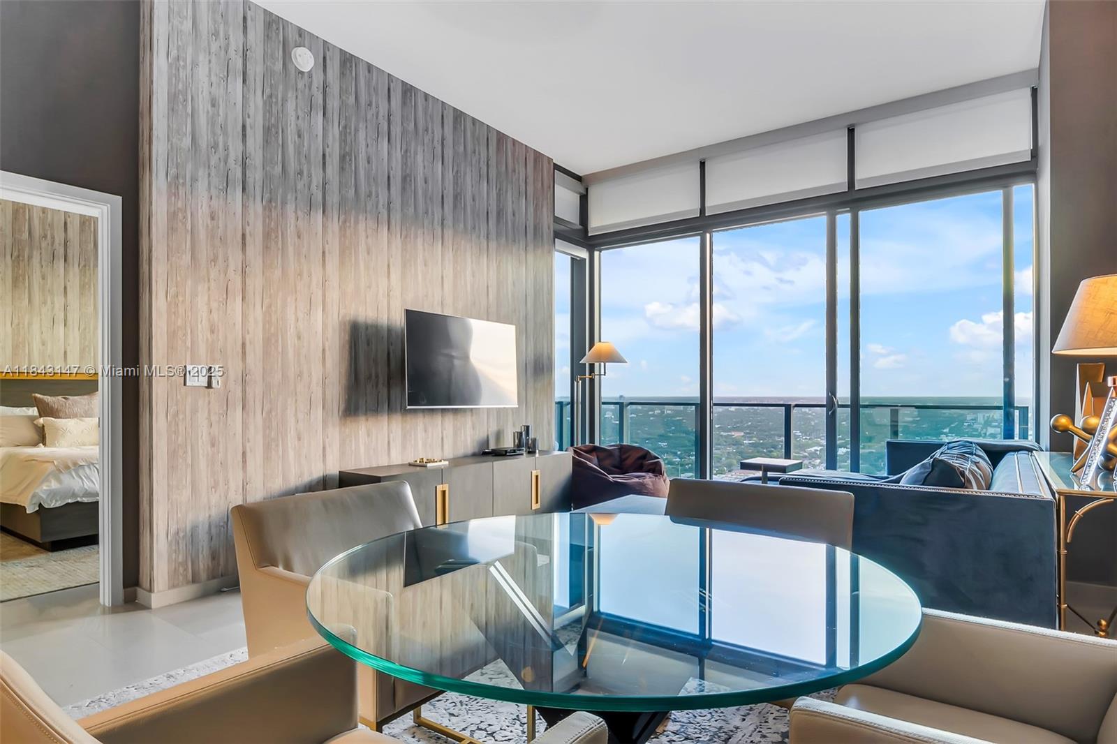 f3b61b38-6095 88 SW 7th St # 4006, Miami FL 33130 — #A11843147