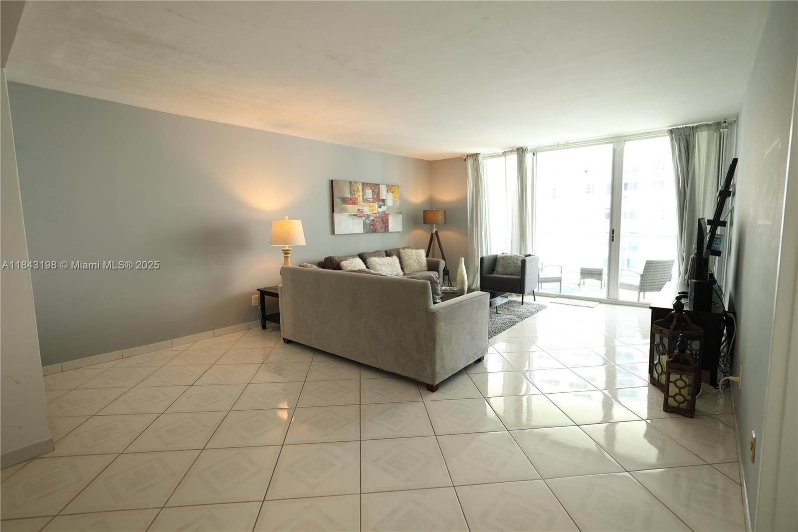 f3b61b38-6096 5151 Collins Ave # 927, Miami Beach FL 33140 — #A11843198