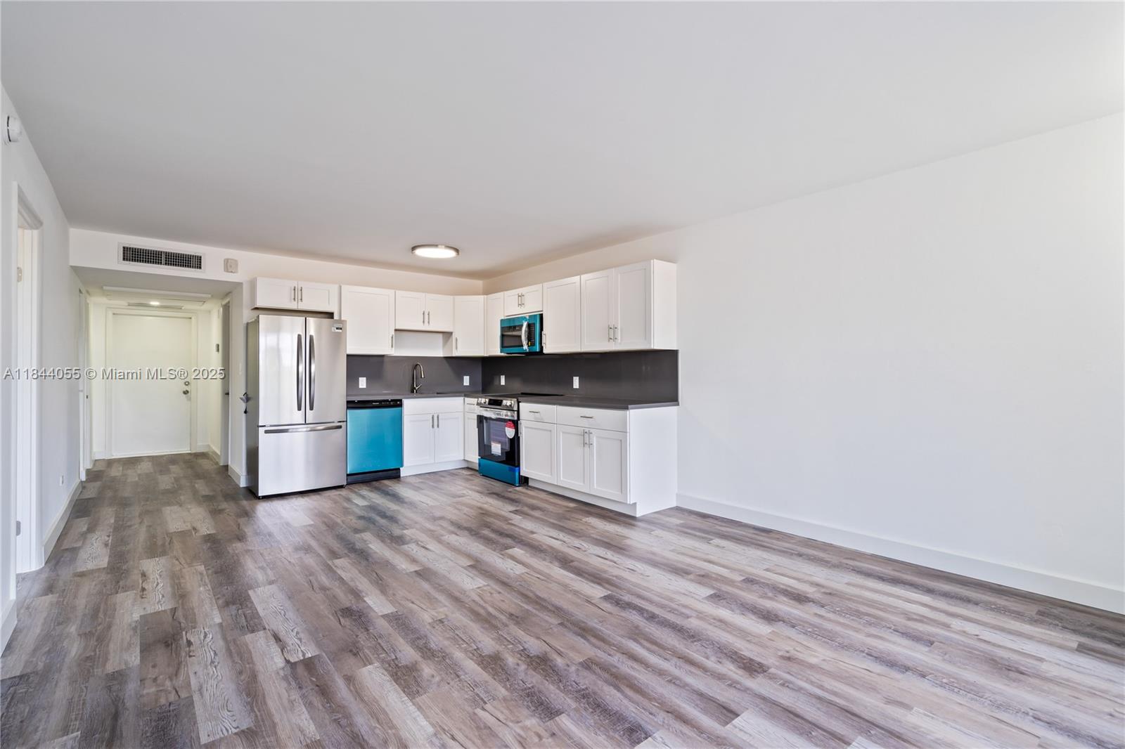 f3b61b38-6126 445 NE 195th St # 330, Miami FL 33179 — #A11844055