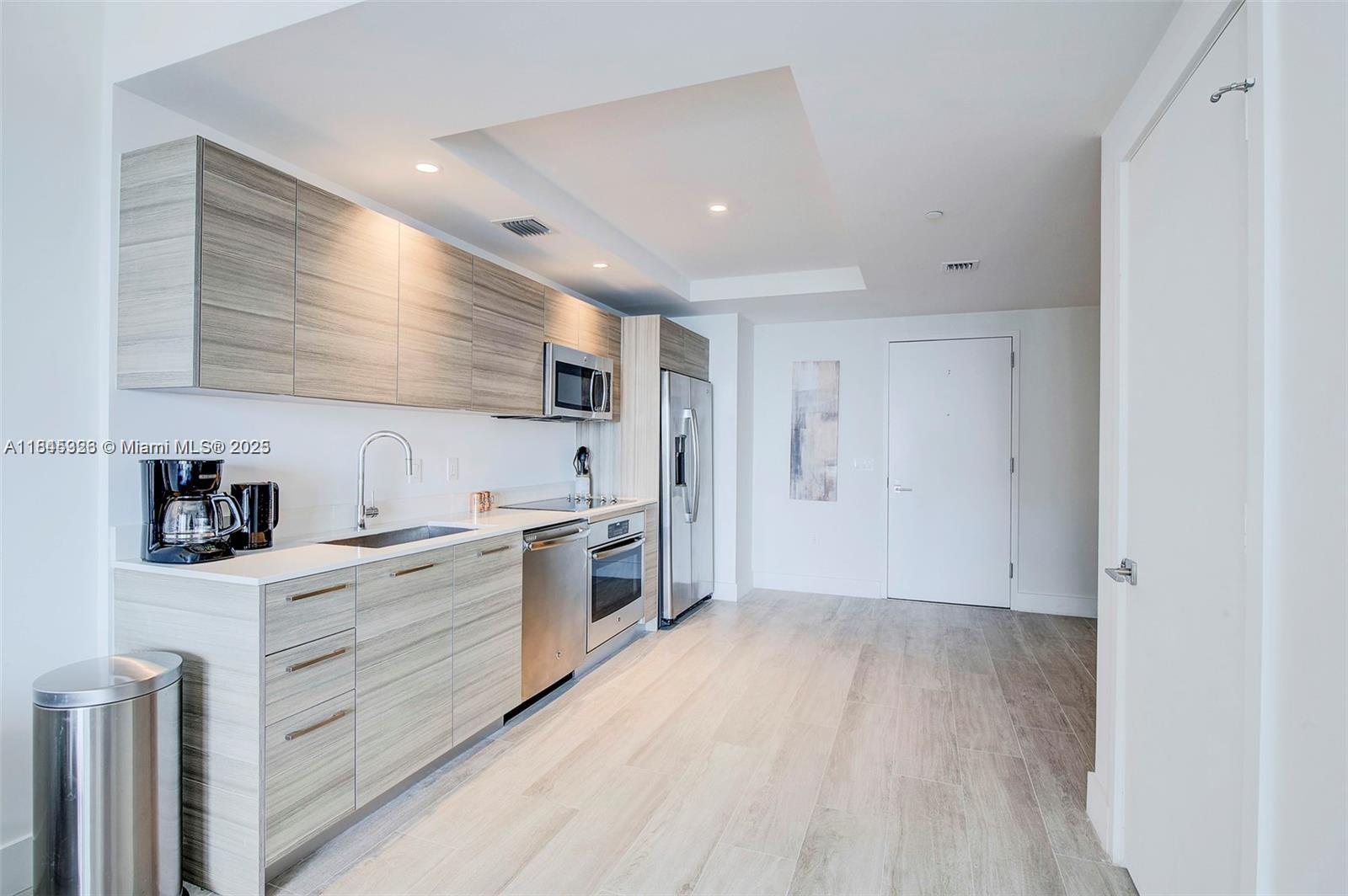 f3b61b38-6168 121 NE 34th St # 806, Miami FL 33137 — #A11845326