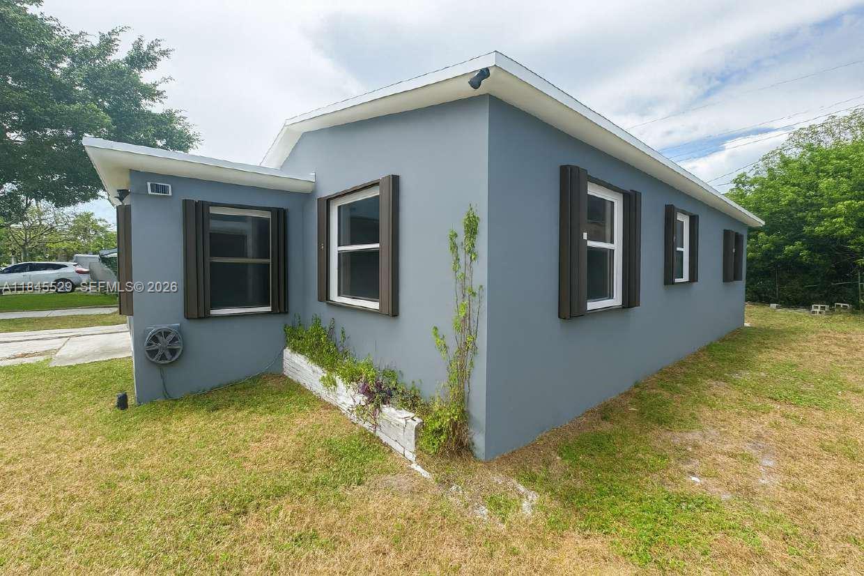 f3b61b38-6179 2231 NW 9th Ct, Fort Lauderdale FL 33311 — #A11845529