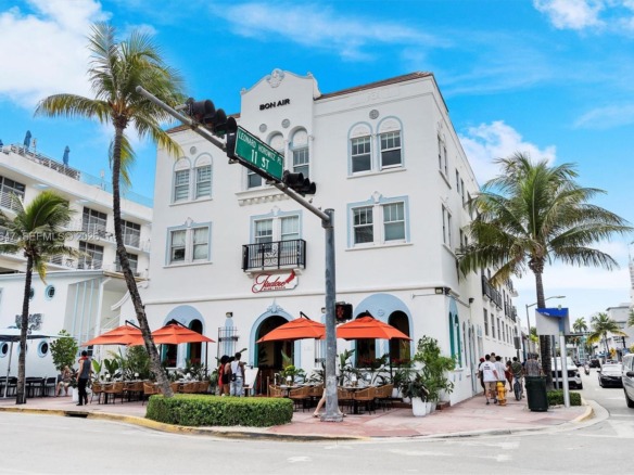 1060 Ocean Dr # D303, Miami Beach FL 33139 — #A11845647