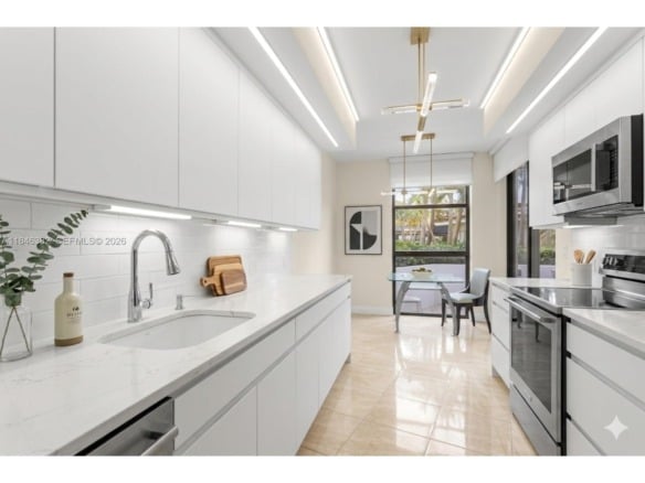 20281 E Country Club Dr # 207, Aventura FL 33180 — #A11846382