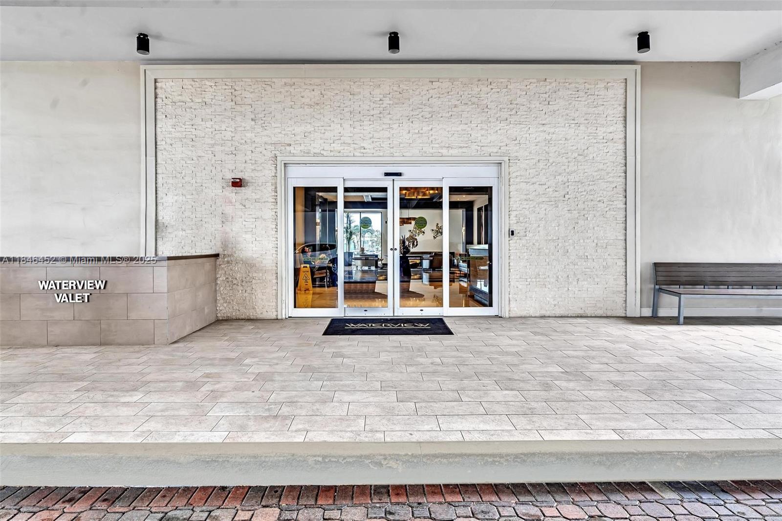 f3b61b38-6210 20515 E Country Club Dr # 1449, Aventura FL 33180 — #A11846452