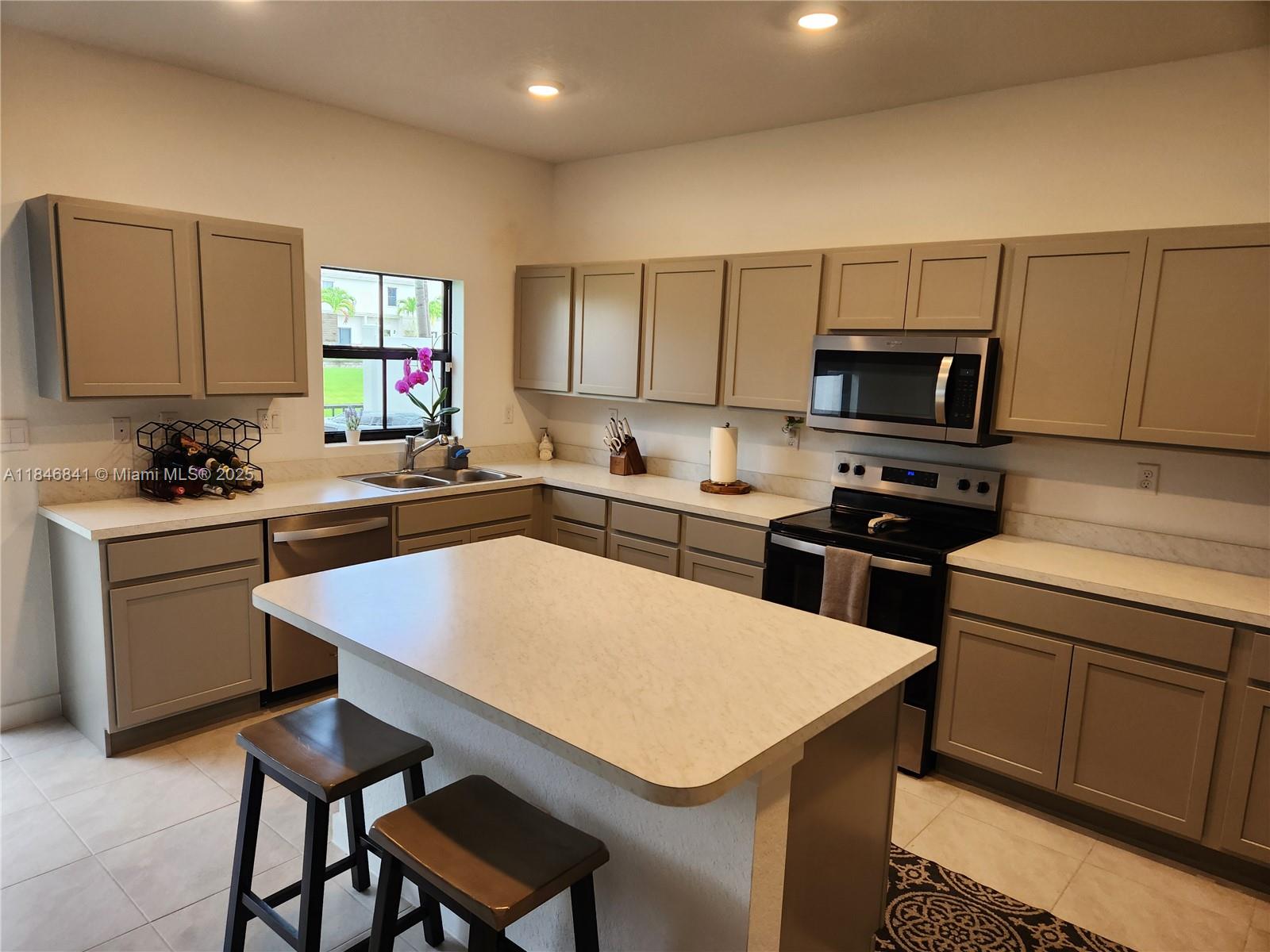 880 NW 3rd Way # 880, Pompano Beach FL 33060 — #A11846841