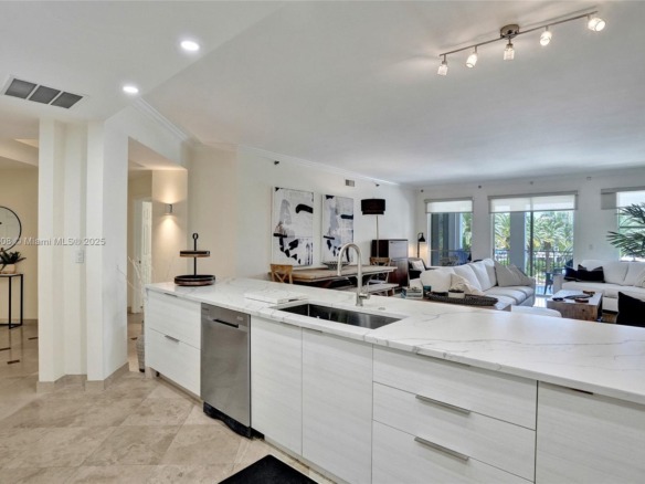 3700 Island Blvd # C206, Aventura FL 33160 — #A11848608