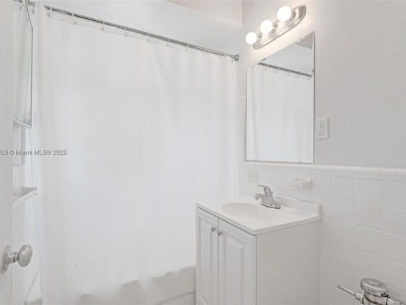 6860 Abbott Ave # 4, Miami Beach FL 33141 — #A11848769