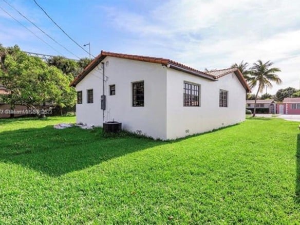 860 NW 17th Ct, Miami FL 33125 — #A11851332