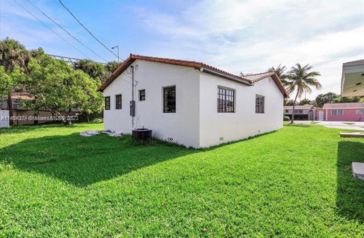 S 860 NW 17th Ct, Miami FL 33125 — #A11851332