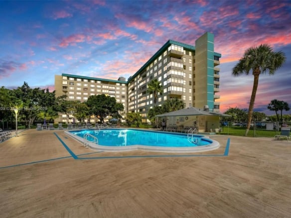 4330 Hillcrest Dr # 516, Hollywood FL 33021 — #A11851409