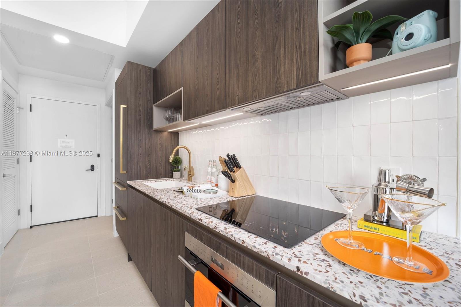 f3b61b38-640 159 NE 6th St # 5112, Miami FL 33132 — #A11877238