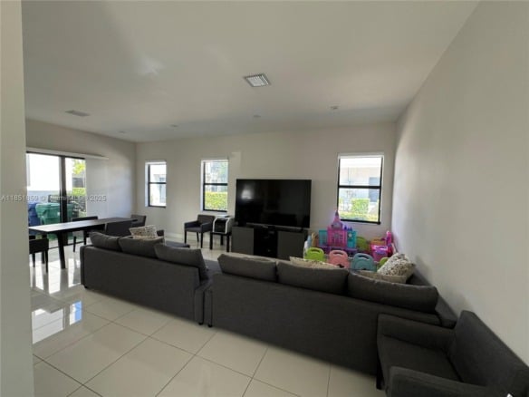 8283 NW 47th Ln, Doral FL 33166 — #A11851859