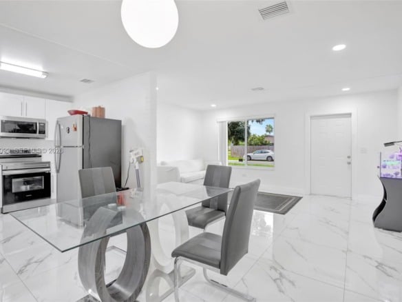 311 SW 68th Ter, Pembroke Pines FL 33023 — #A11852999