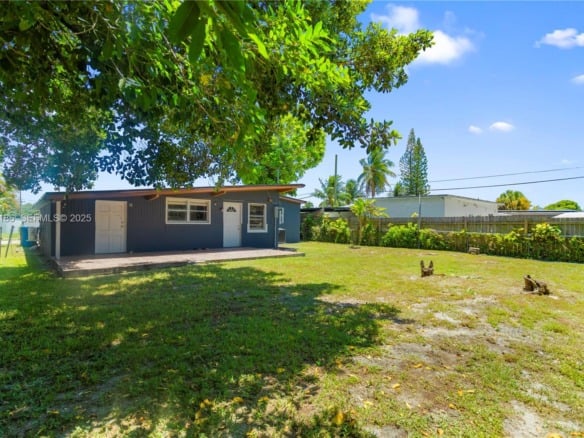 3760 SW 47th Ave, West Park FL 33023 — #A11854186