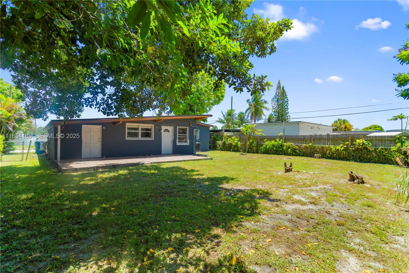 f3b61b38-6491 3760 SW 47th Ave, West Park FL 33023 — #A11854186