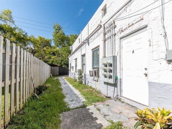 180 NW 59th St, Miami FL 33127 — #A11854539