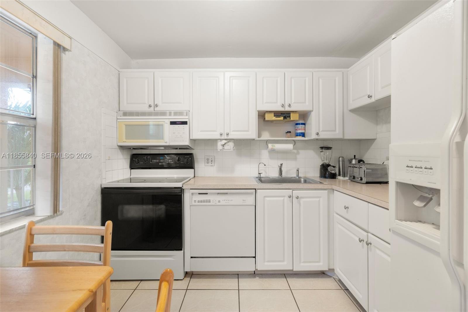 f3b61b38-6564 1040 Country Club Dr # 309, Margate FL 33063 — #A11855840